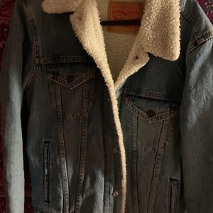 Perfect condition LEVIS Sherpa trucker denim